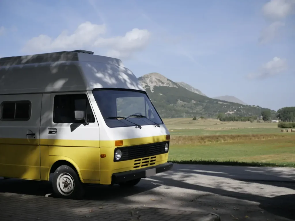 Noleggiare un furgone camperizzato: Il primo passo per innamorarti della vanlife